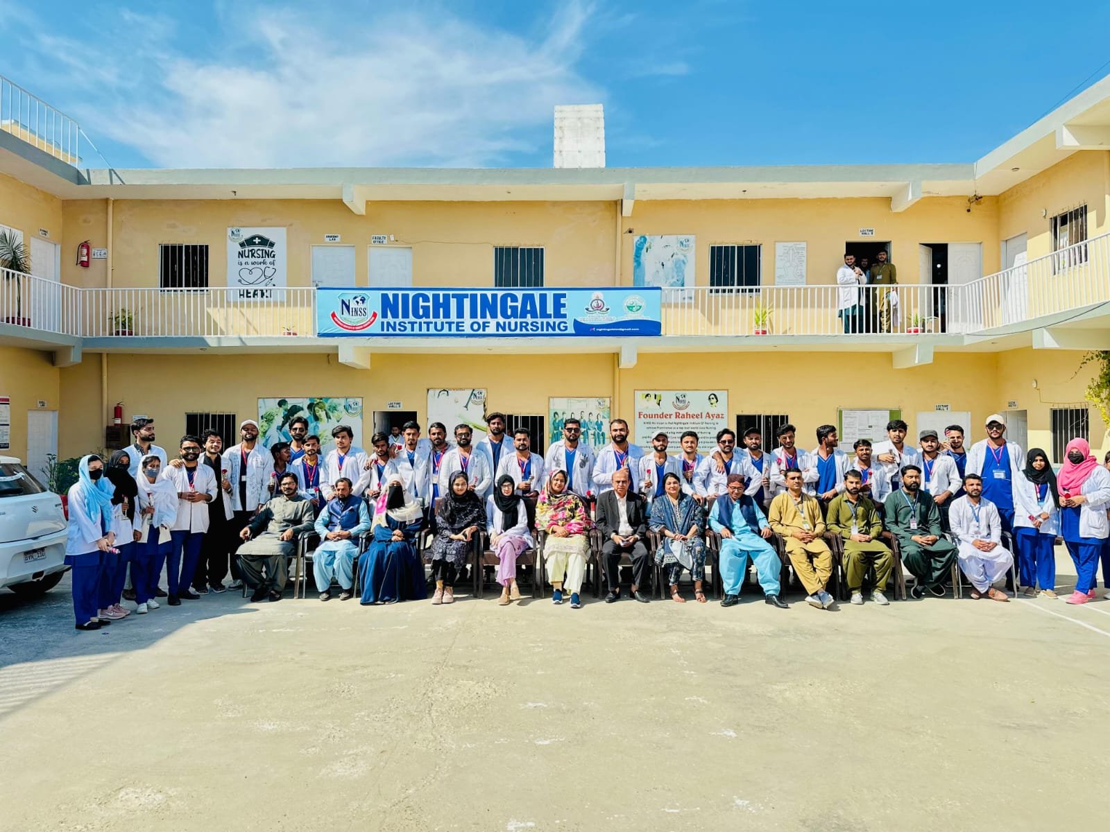 BS Nursing students and faculty in front of the Nightingale Institute of Nursing building